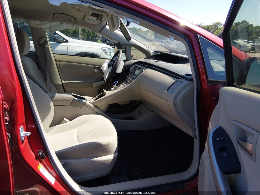 2015 TOYOTA PRIUS auction photo 5