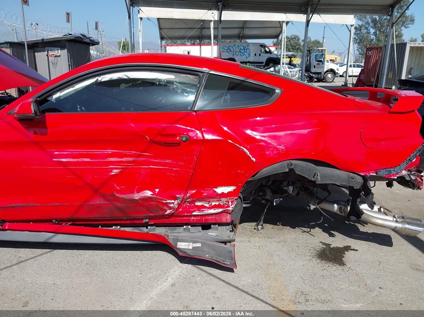 2019 FORD MUSTANG auction photo 6