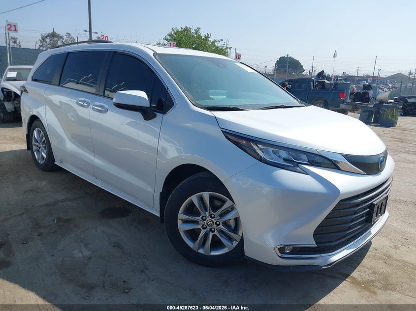 Vin: 5tdjrkec7ps165818, lot: 45785459, toyota sienna xle 2023 img_1
