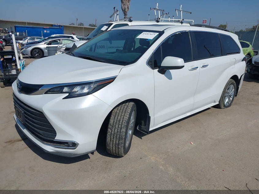 Vin: 5tdjrkec7ps165818, lot: 45785459, toyota sienna xle 20232