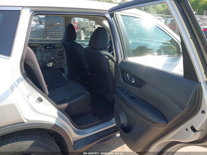 2017 NISSAN ROGUE auction photo 8