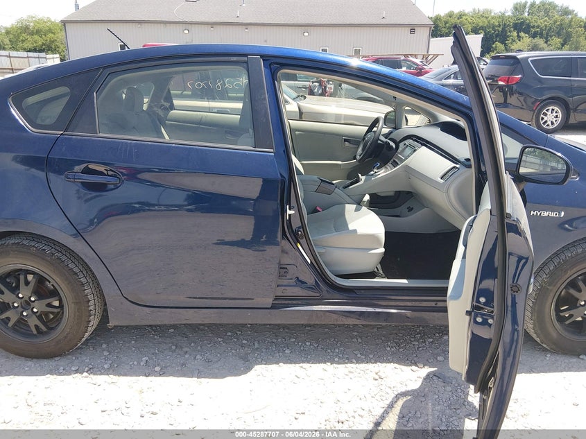 2013 TOYOTA PRIUS auction photo 5
