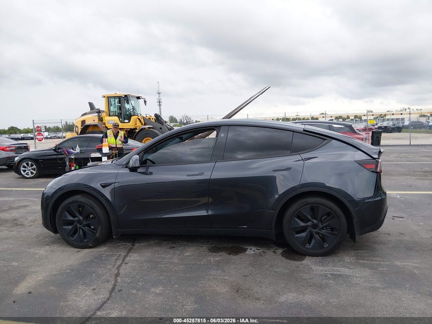 2024 Tesla Model Y VIN: 7SAYGDED5RF159714 Lot: 45287815