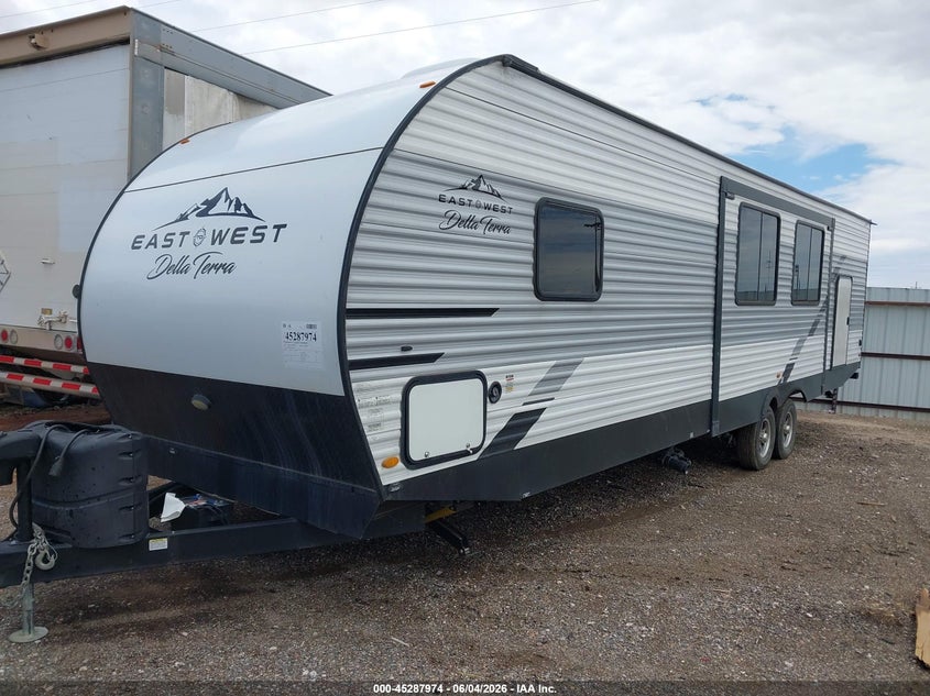 2022 EAST TO WEST DELLA TERRA auction photo 2
