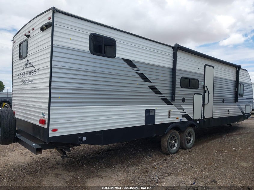 2022 EAST TO WEST DELLA TERRA auction photo 4