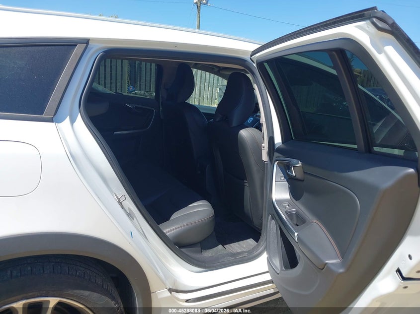 2016 VOLVO V60 CROSS COUNTRY auction photo 8