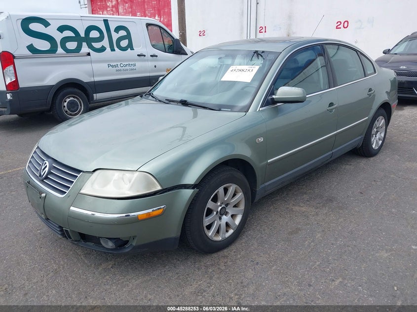 2002 Volkswagen Passat Gls WVWPD63B02P184630 photo 1