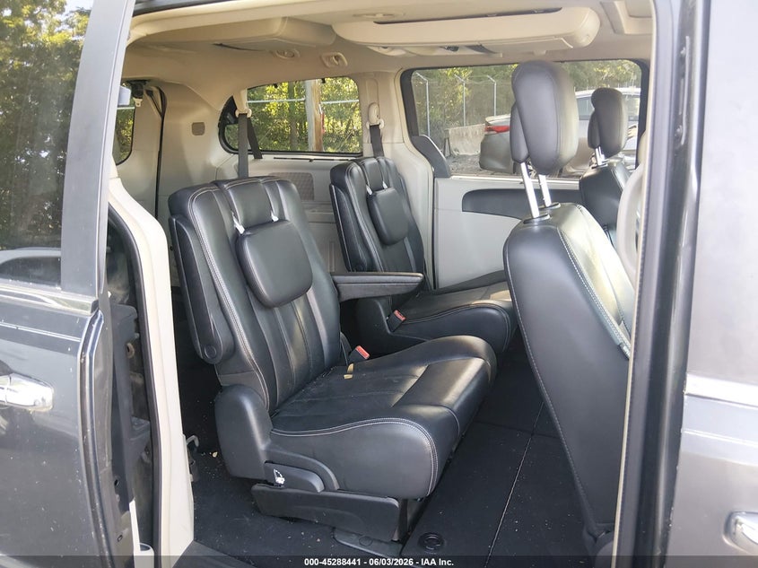 2011 Chrysler Town & Country Touring-L VIN: 2A4RR8DG4BR713344 Lot: 45288441