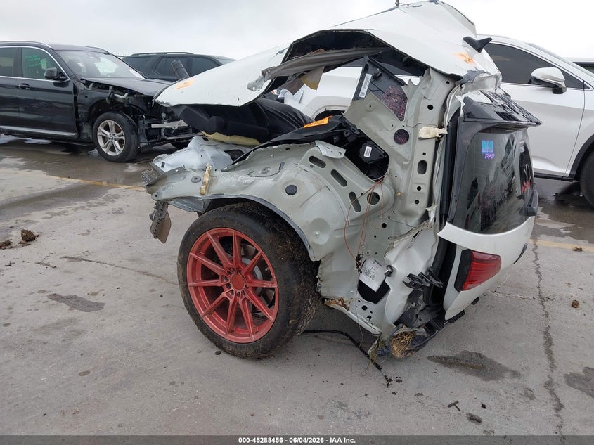 2019 VOLKSWAGEN GOLF R auction photo 3