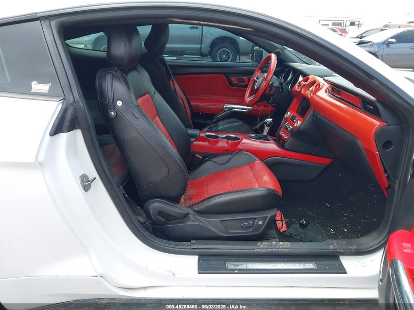 2020 FORD MUSTANG auction photo 5