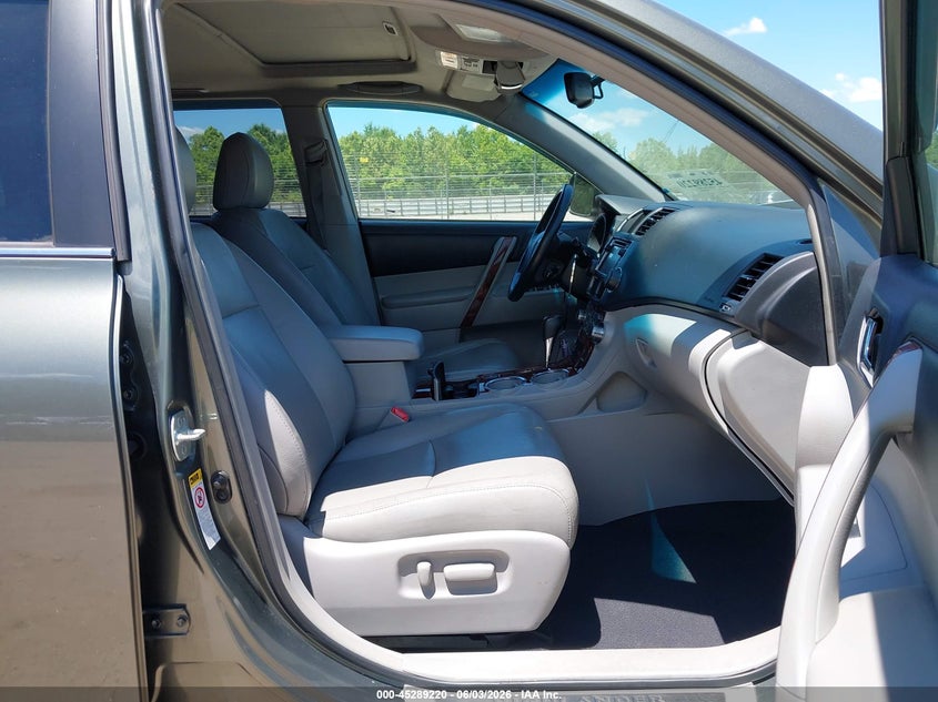 2013 TOYOTA HIGHLANDER auction photo 5