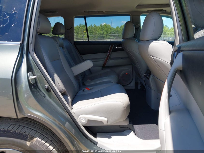 2013 TOYOTA HIGHLANDER auction photo 8