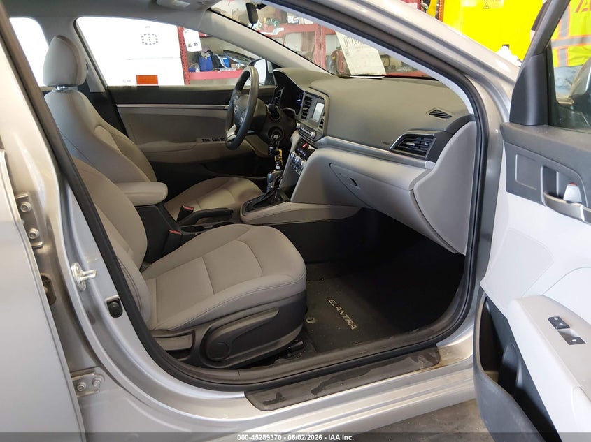 2020 HYUNDAI ELANTRA auction photo 5