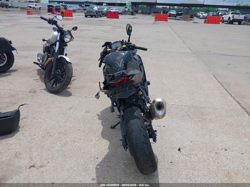 2025 KAWASAKI ZX400 auction photo 6