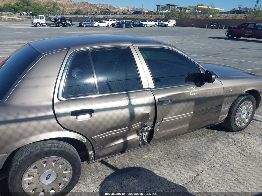 2005 Ford Crown Victoria Standard VIN: 2FAFP73WX5X130557 Lot: 45289712