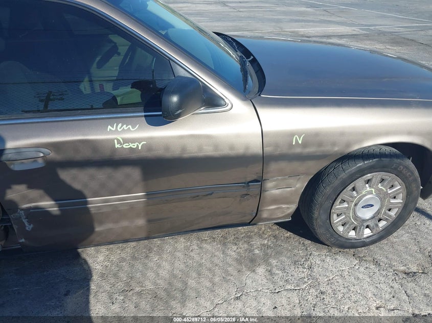 2005 Ford Crown Victoria Standard VIN: 2FAFP73WX5X130557 Lot: 45289712