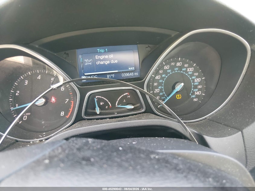 1FAHP3M20CL271645 2012 Ford Focus 2.0 Sel white