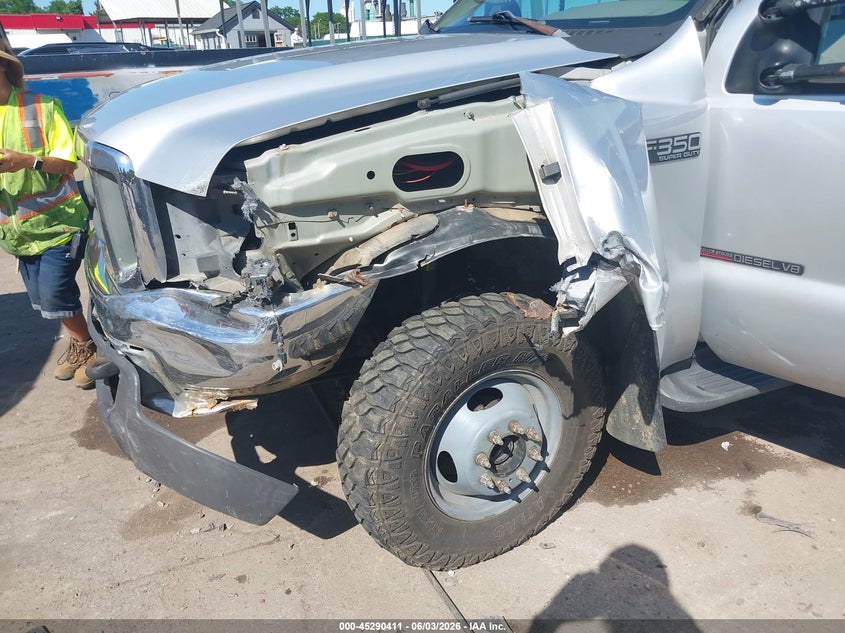 2000 Ford F-350 Lariat/Xl/Xlt VIN: 1FDWX37F2YEA20701 Lot: 45290411