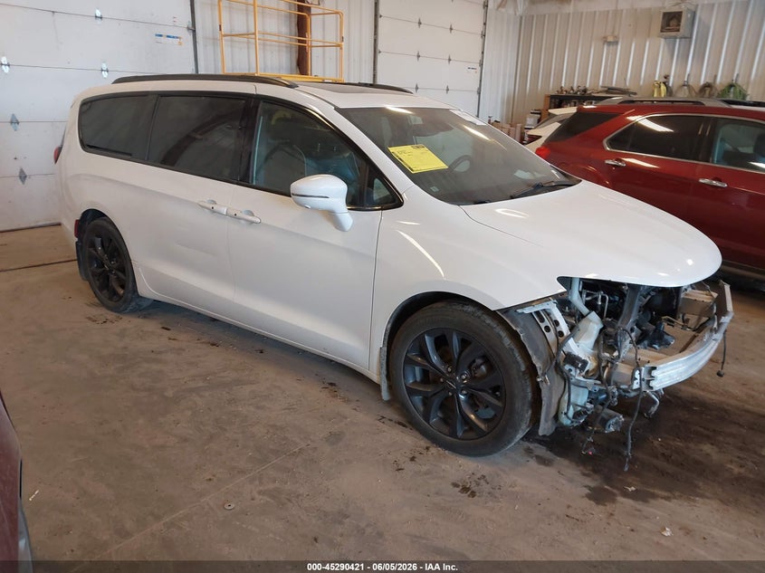 Vin: 2c4rc1gg7lr134098, lot: 45788256, chrysler pacifica limited 2020 img_1