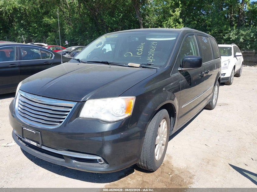 2013 CHRYSLER TOWN & COUNTRY auction photo 2