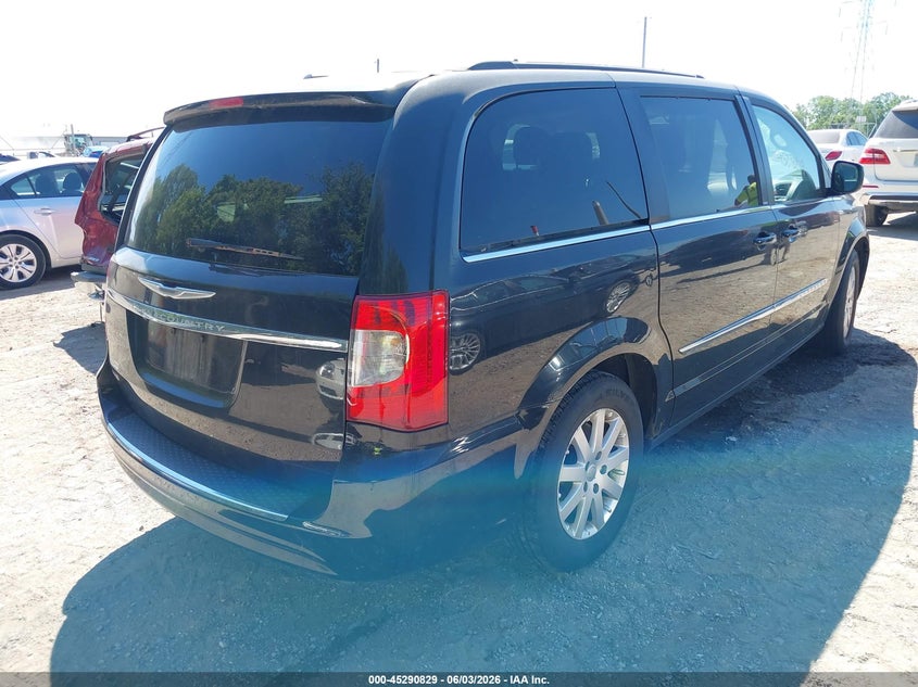 2013 CHRYSLER TOWN & COUNTRY auction photo 4