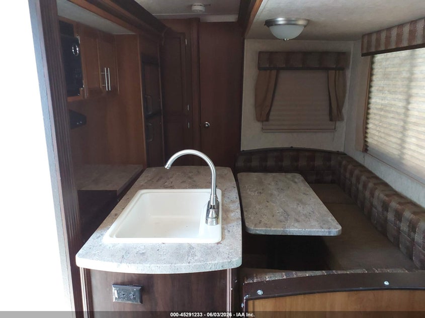2017 AVENGER TRAVEL TRAILER auction photo 5