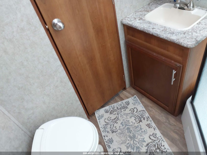 2017 AVENGER TRAVEL TRAILER auction photo 7