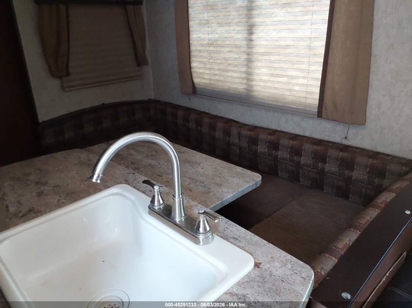 2017 AVENGER TRAVEL TRAILER auction photo 8