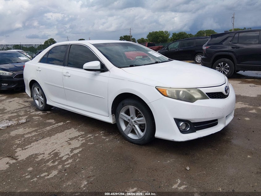 2013 TOYOTA CAMRY auction photo 1
