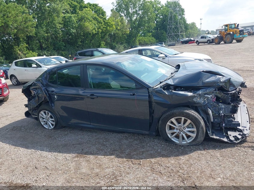 TOYOTA CAMRY - zdjęcie 12
