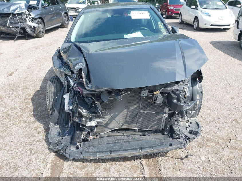 TOYOTA CAMRY - zdjęcie 16