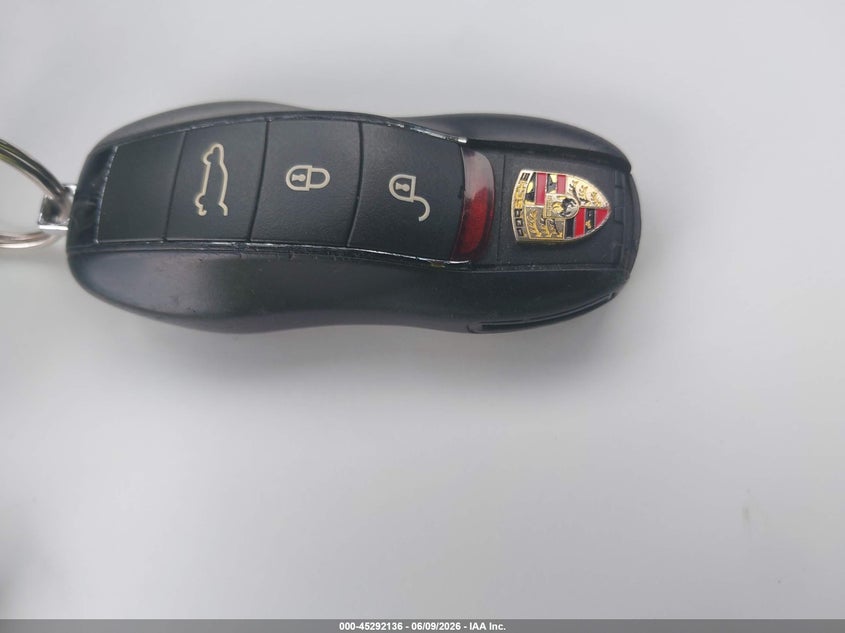 2018 Porsche Macan VIN: WP1AA2A50JLB02761 Lot: 45292136