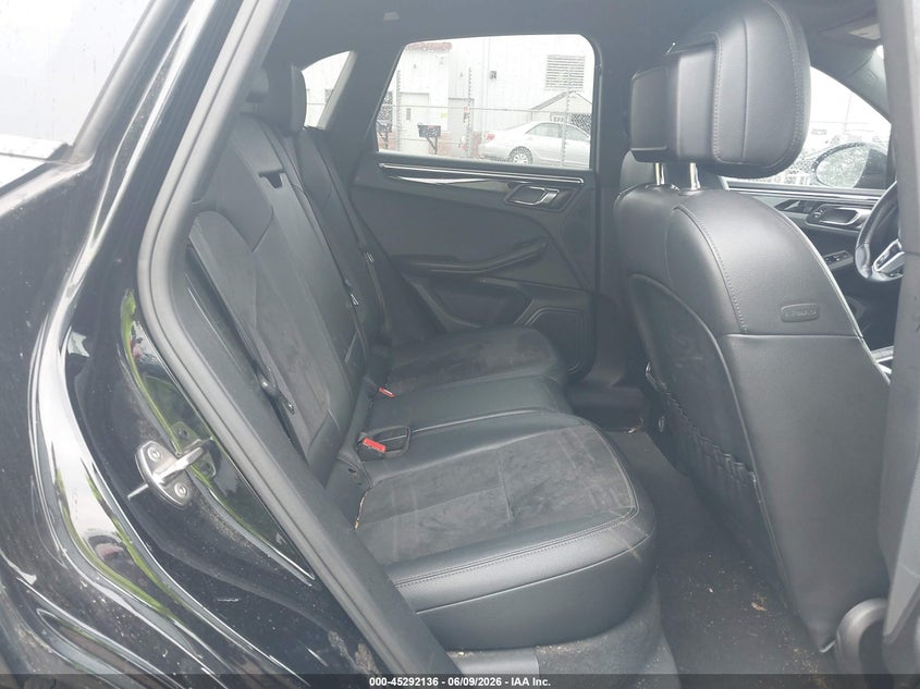 2018 Porsche Macan VIN: WP1AA2A50JLB02761 Lot: 45292136