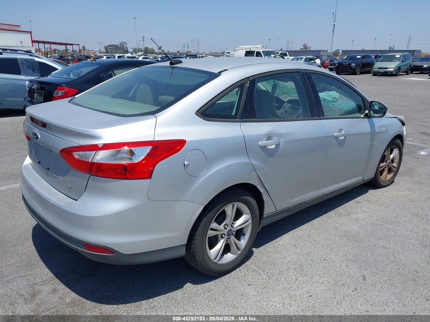 Vin: 1fadp3f20dl353520, lot: 45789989, ford focus se 20134