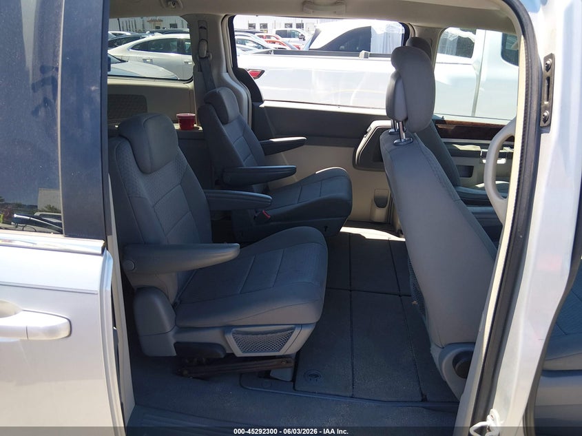 2010 Chrysler Town & Country Touring VIN: 2A4RR5D12AR413617 Lot: 45292300