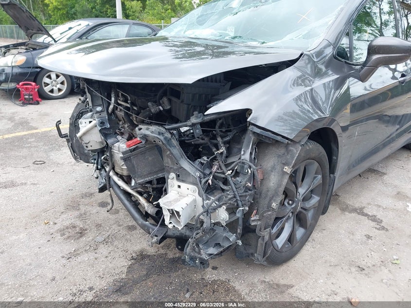 2019 Chrysler Pacifica Touring Plus VIN: 2C4RC1FG8KR633332 Lot: 45292329