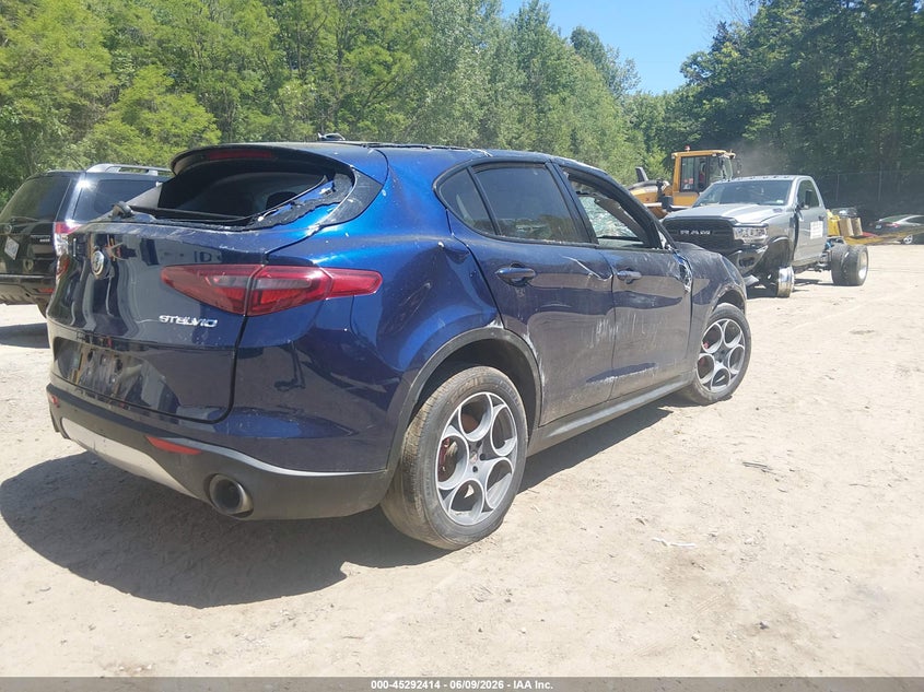 Vin: zasfakpn2j7b80991, lot: 45790250, alfa romeo stelvio sport awd 20184