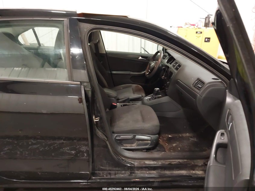2016 VOLKSWAGEN JETTA auction photo 5