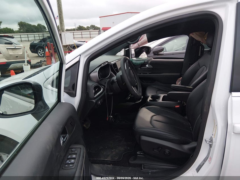 2026 CHRYSLER PACIFICA auction photo 5