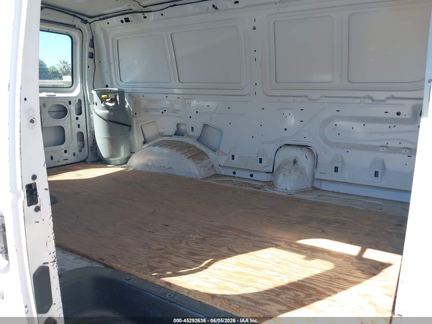 2001 FORD E-150 auction photo 8