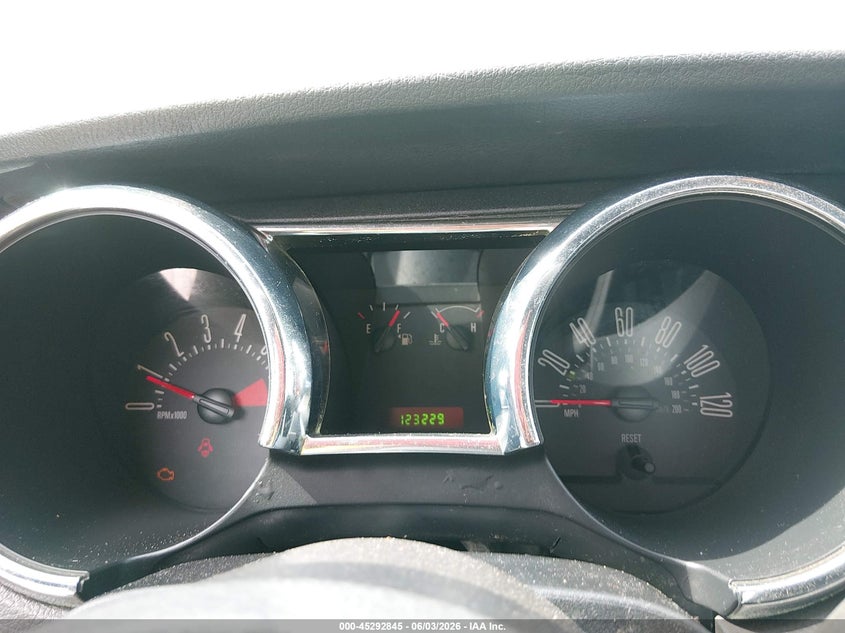 2005 Ford Mustang V6 Deluxe/V6 Premium VIN: 1ZVFT80N855121040 Lot: 45292845