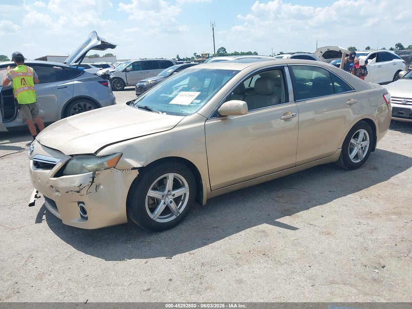 2011 TOYOTA CAMRY HYBRID auction photo 2