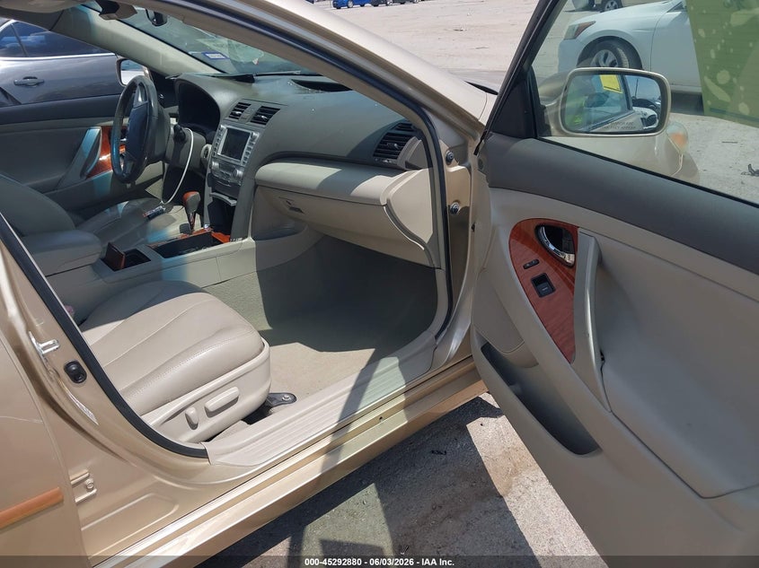 2011 TOYOTA CAMRY HYBRID auction photo 5