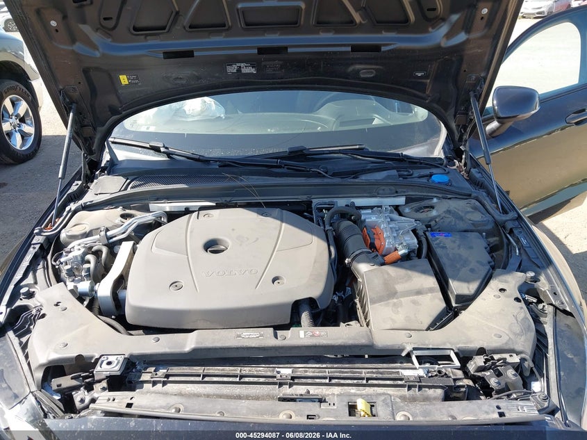 2022 Volvo S60 Recharge Plug-In Hybrid T8 Black Edition R-Design Extended Range VIN: 7JRH60FD3NG192400 Lot: 45294087