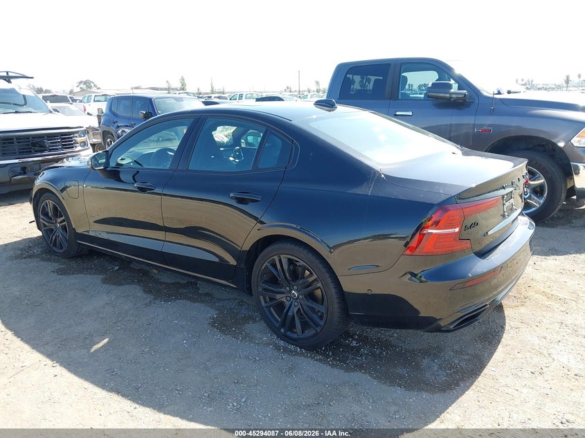 Vin: 7jrh60fd3ng192400, lot: 45791923, volvo s60 recharge plug-in hybrid t8 black edition r-design extended range 20223