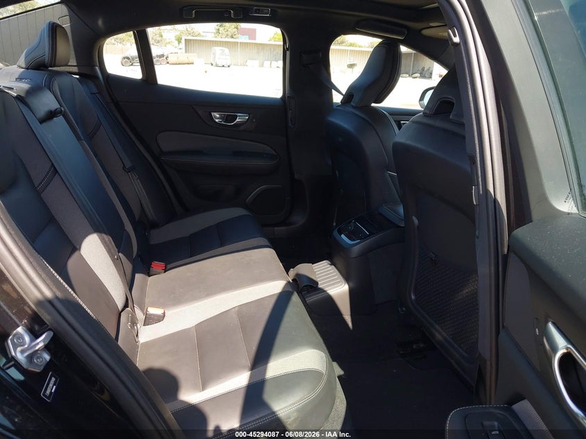 2022 Volvo S60 Recharge Plug-In Hybrid T8 Black Edition R-Design Extended Range VIN: 7JRH60FD3NG192400 Lot: 45294087