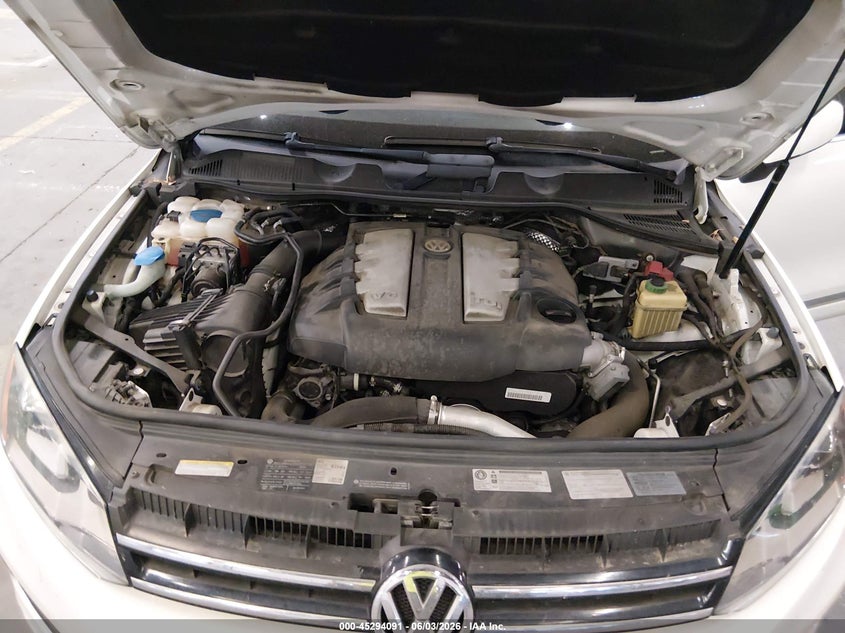 2011 Volkswagen Touareg Tdi Executive VIN: WVGFK9BP4BD002294 Lot: 45294091