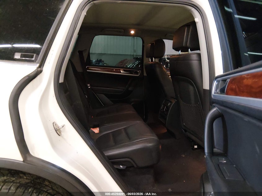 2011 Volkswagen Touareg Tdi Executive VIN: WVGFK9BP4BD002294 Lot: 45294091