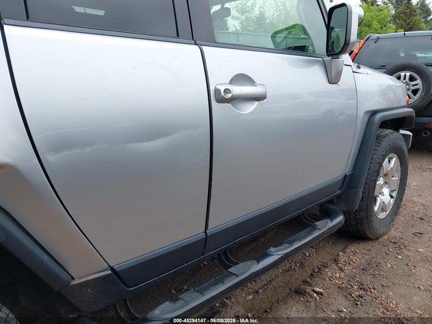 2007 TOYOTA FJ CRUISER auction photo 6