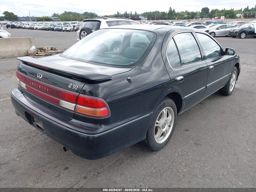 1997 INFINITI I30 auction photo 4
